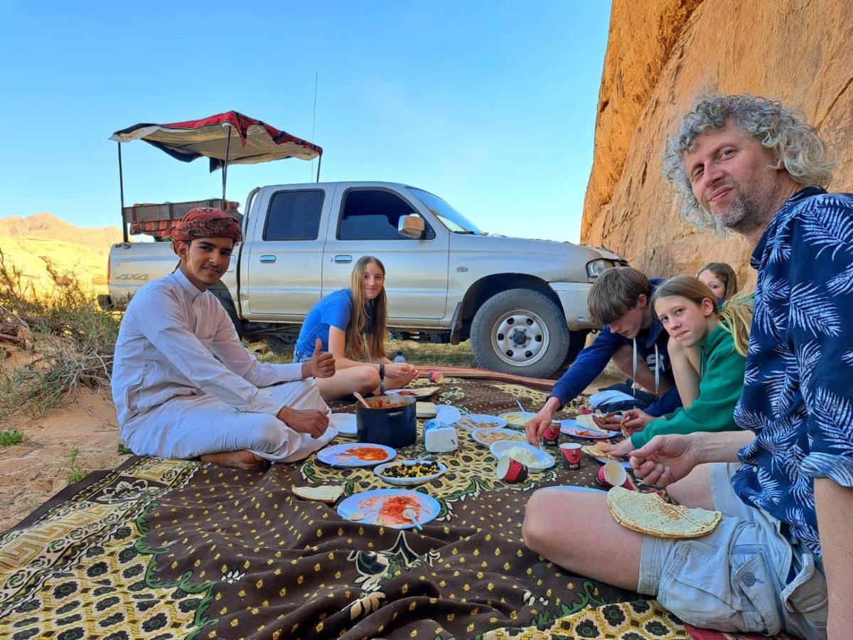Magic Bedouin Star & Tours Hotel Wadi Rum Exterior photo